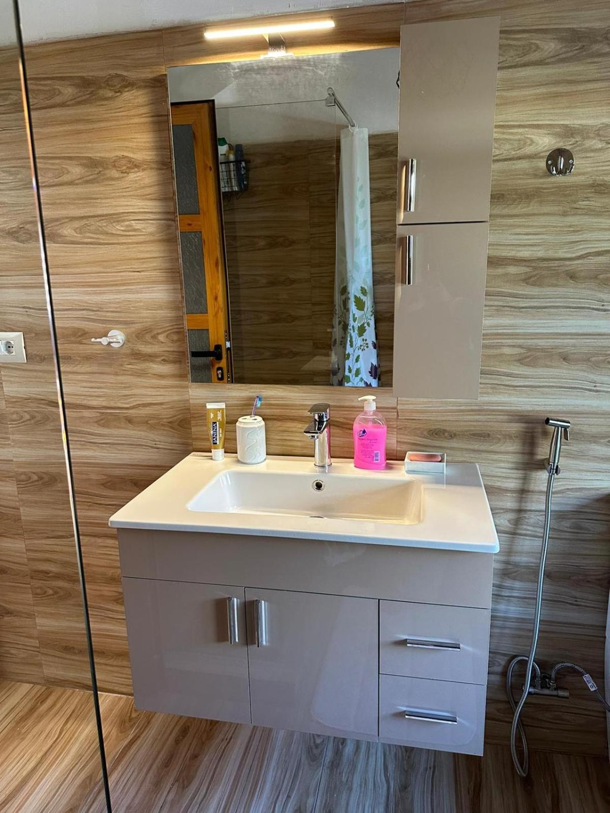 Alimeti Guesthouse Берат Екстериор снимка